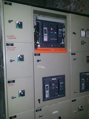 Servicio de Retrofitting y Fabricación de Tableros de Potencia en Subestación COBOCE Cemento